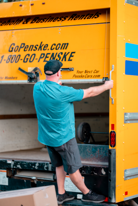 man closing Penske truck door