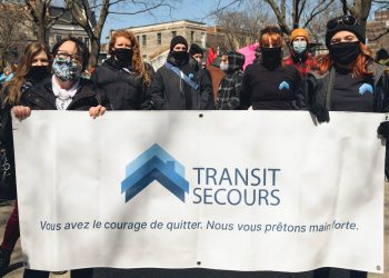 Women holding Transit Secours sign